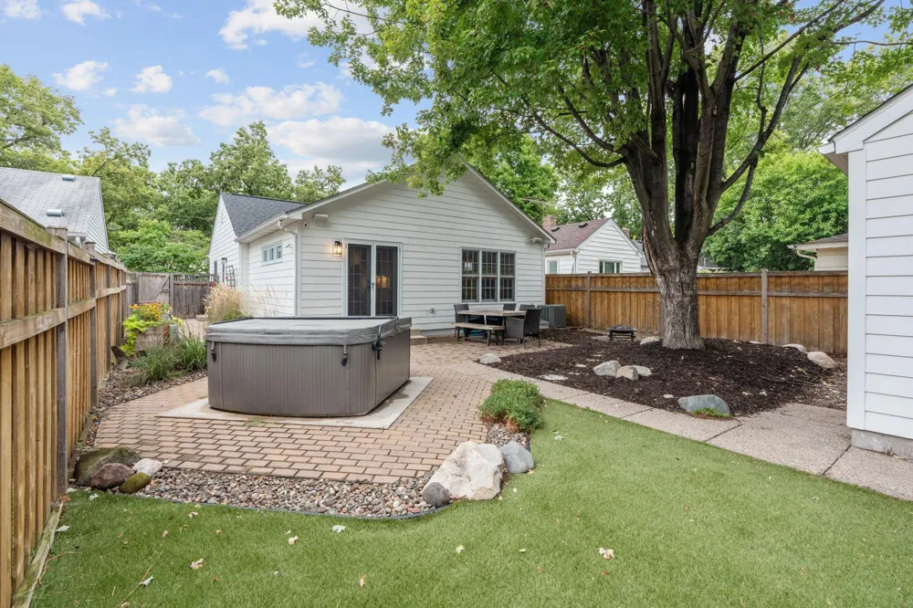 5541 Vincent Avenue S Minneapolis, MN 55410