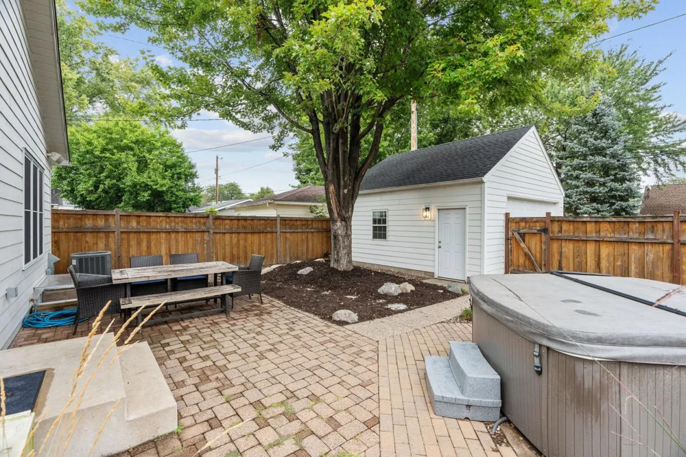 5541 Vincent Avenue S Minneapolis, MN 55410