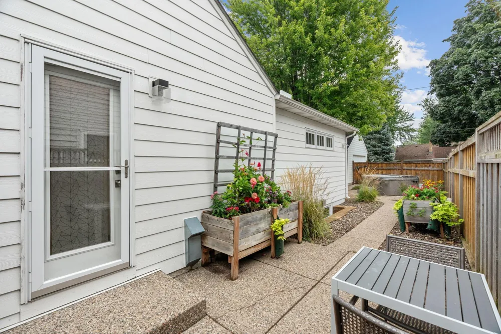 5541 Vincent Avenue S Minneapolis, MN 55410