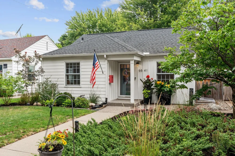 5541 Vincent Avenue S Minneapolis, MN 55410