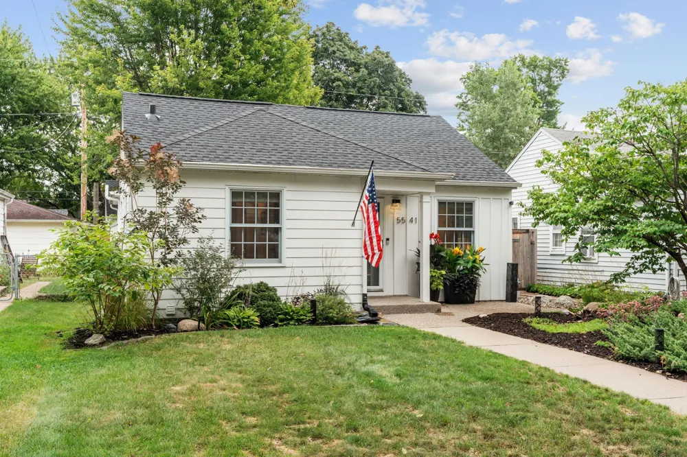 5541 Vincent Avenue S Minneapolis, MN 55410