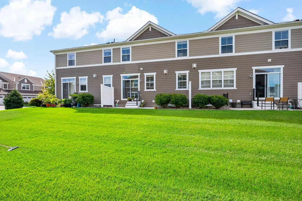 18384 Glastonbury Drive Lakeville, MN 55044