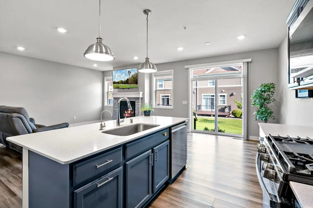 18384 Glastonbury Drive Lakeville, MN 55044