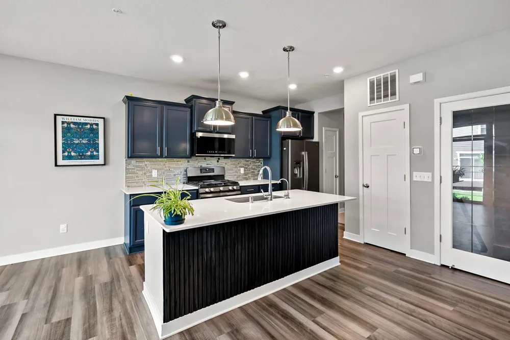 18384 Glastonbury Drive Lakeville, MN 55044