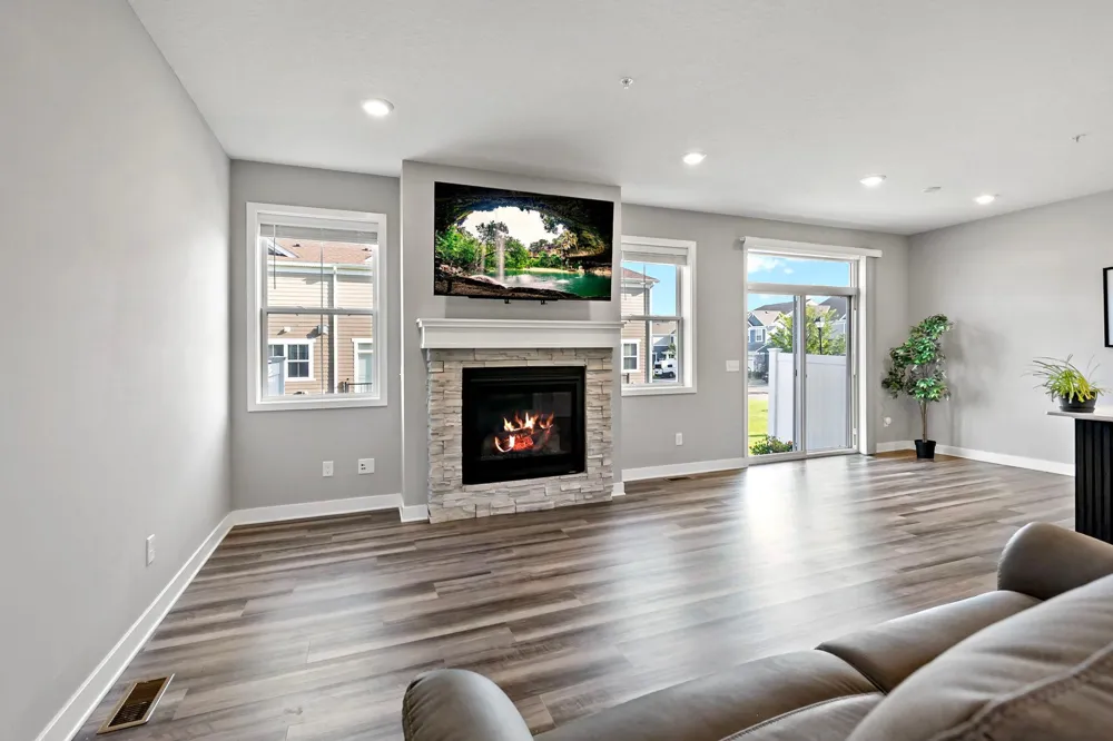 18384 Glastonbury Drive Lakeville, MN 55044