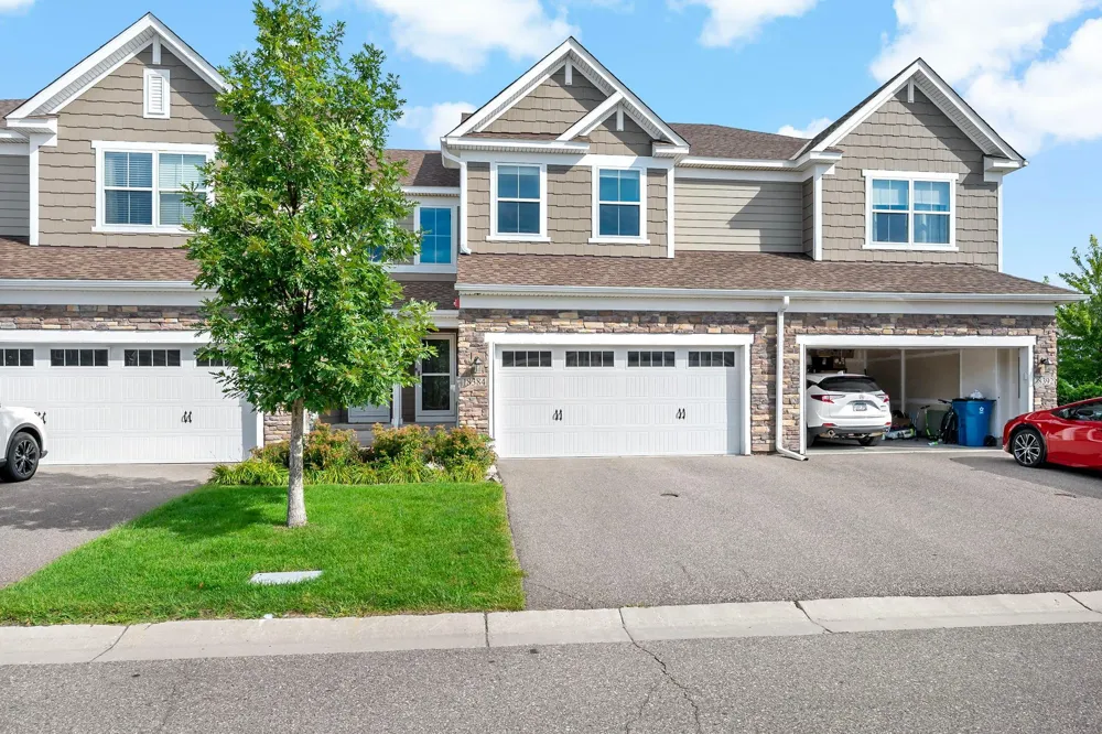 18384 Glastonbury Drive Lakeville, MN 55044