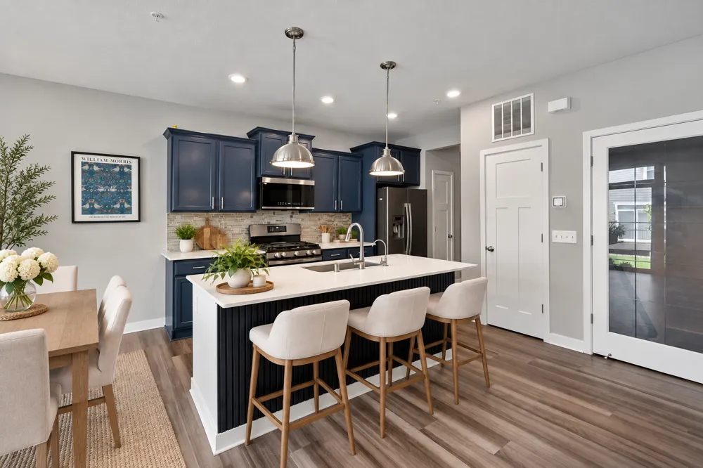 18384 Glastonbury Drive Lakeville, MN 55044