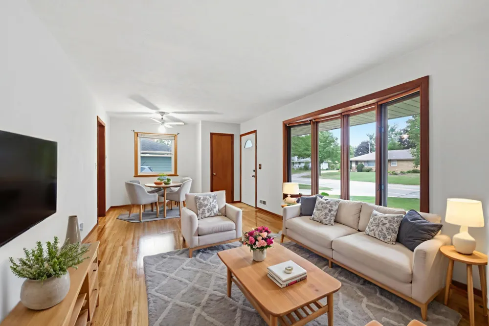 8739 Hadley Avenue S Cottage Grove, MN 55016