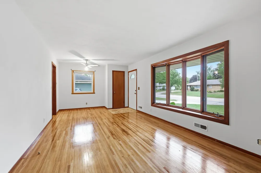 8739 Hadley Avenue S Cottage Grove, MN 55016