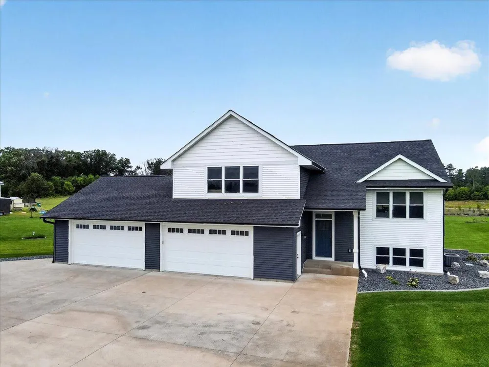 7700 Lent Trail Stacy, MN 55079