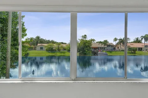 11340 Lakeshore Drive