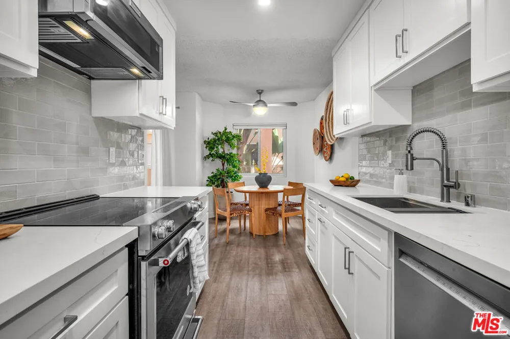 914 Lincoln Boulevard #202 Santa Monica, CA 90403