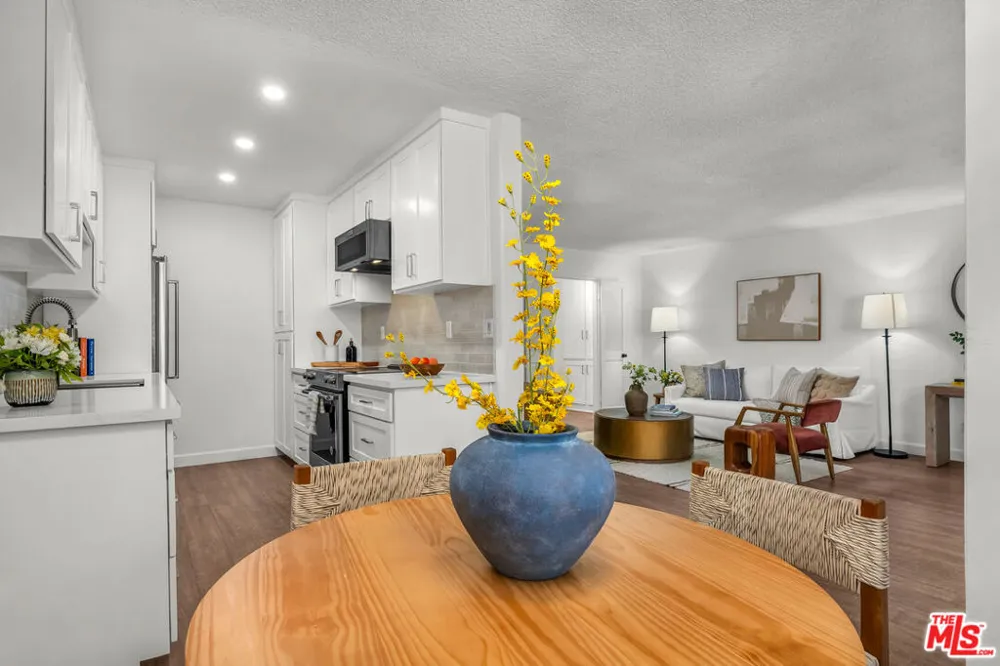 914 Lincoln Boulevard #202 Santa Monica, CA 90403