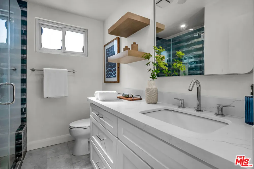 914 Lincoln Boulevard #202 Santa Monica, CA 90403