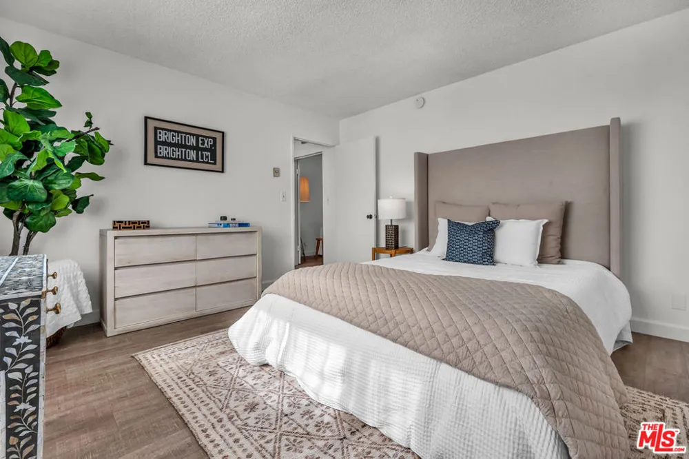 914 Lincoln Boulevard #202 Santa Monica, CA 90403