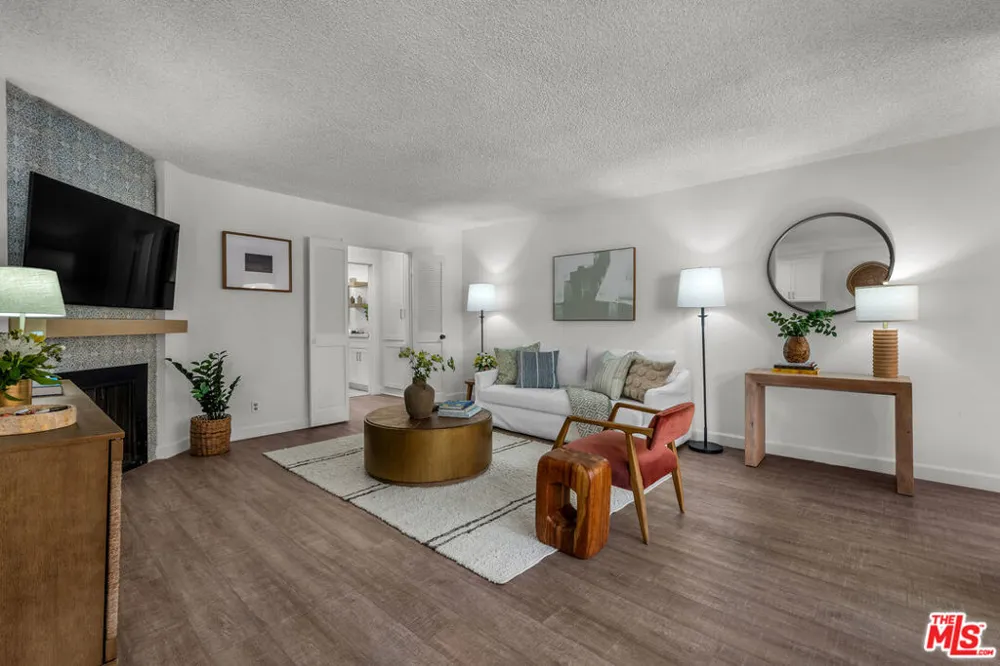 914 Lincoln Boulevard #202 Santa Monica, CA 90403