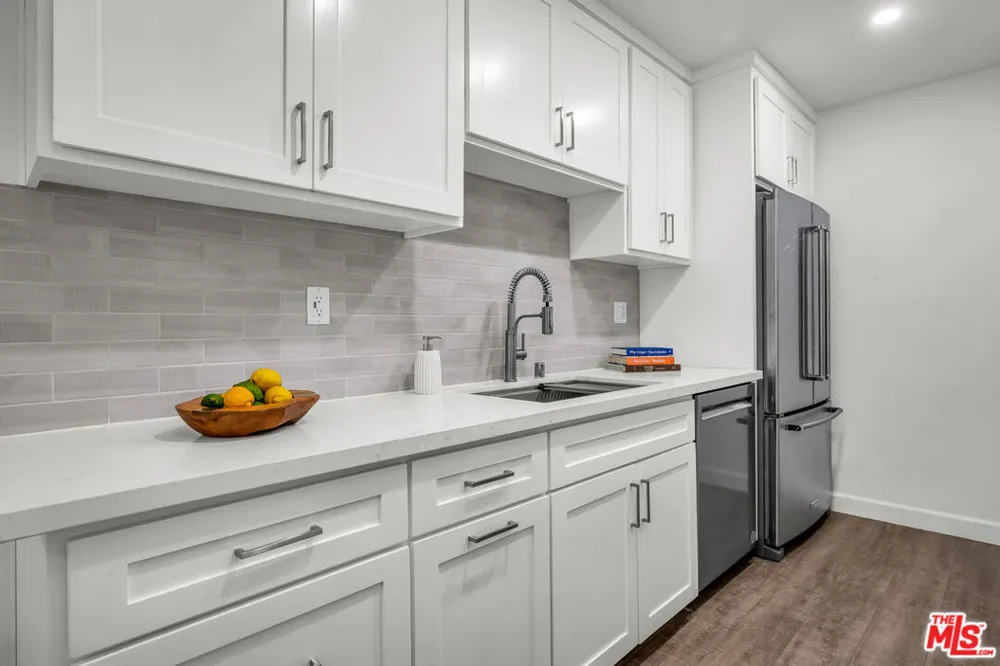 914 Lincoln Boulevard #202 Santa Monica, CA 90403