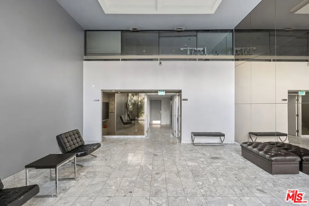 112 HAMILTON DRIVE #305 Beverly Hills, CA 90211