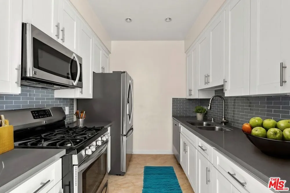 112 HAMILTON DRIVE #305 Beverly Hills, CA 90211