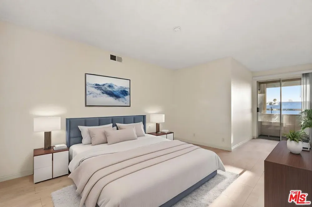 112 HAMILTON DRIVE #305 Beverly Hills, CA 90211