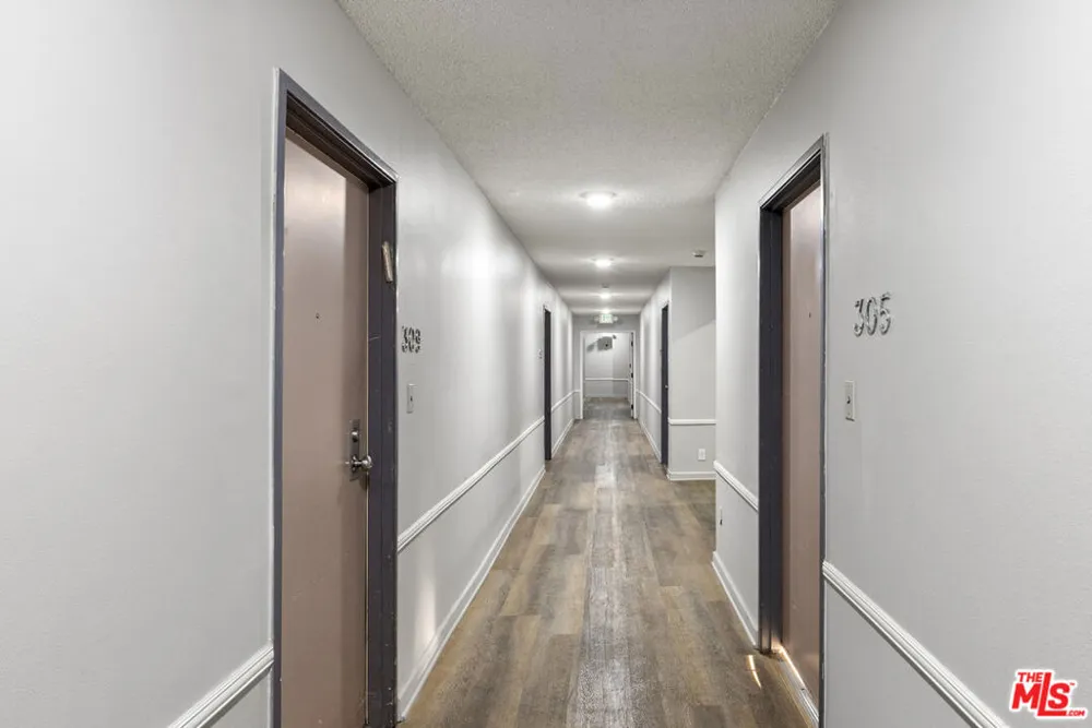 112 HAMILTON DRIVE #305 Beverly Hills, CA 90211