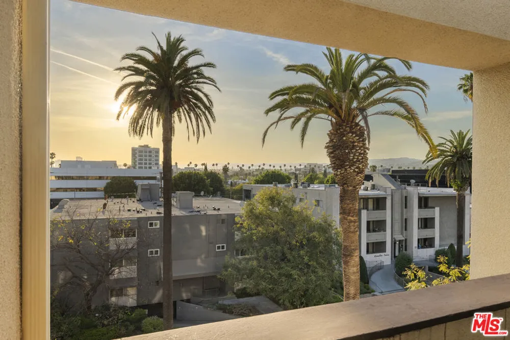 112 HAMILTON DRIVE #305 Beverly Hills, CA 90211