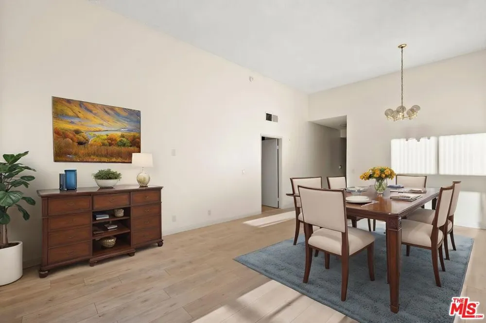 112 HAMILTON DRIVE #305 Beverly Hills, CA 90211