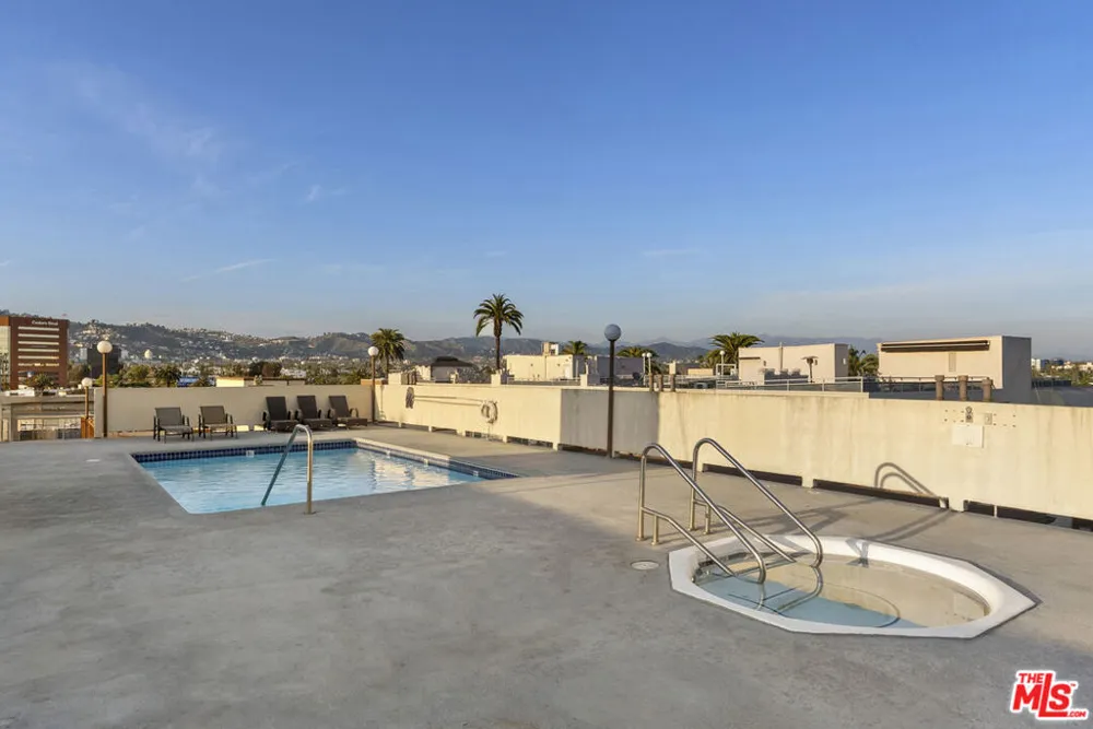 112 HAMILTON DRIVE #305 Beverly Hills, CA 90211
