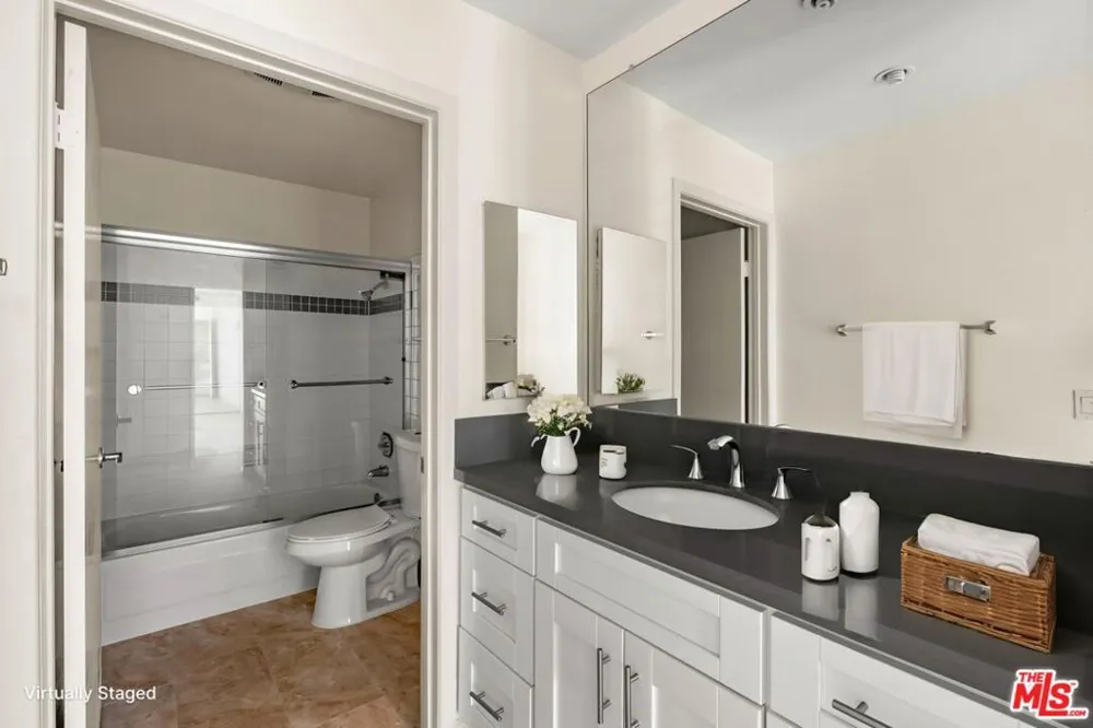112 HAMILTON DRIVE #305 Beverly Hills, CA 90211