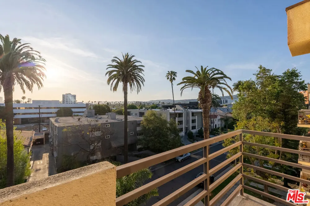 112 HAMILTON DRIVE #305 Beverly Hills, CA 90211