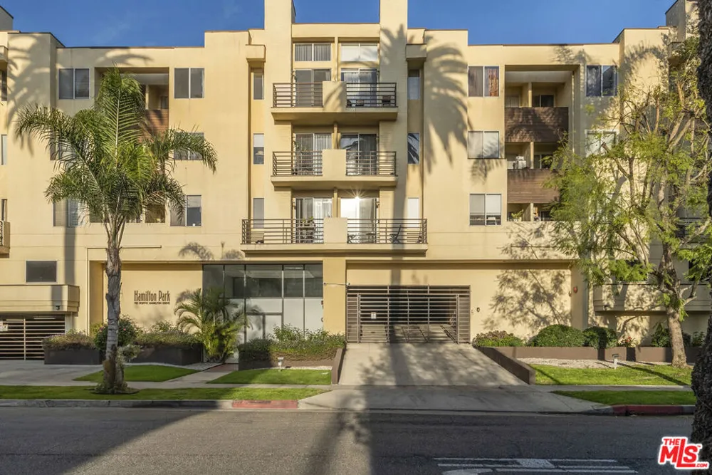 112 HAMILTON DRIVE #305 Beverly Hills, CA 90211