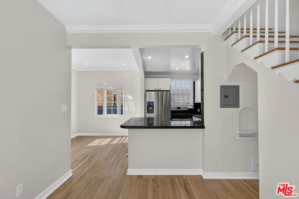 215 S Gale Drive Beverly Hills, CA 90211