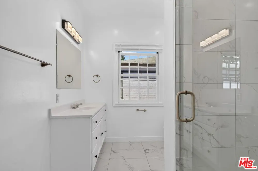 215 S Gale Drive Beverly Hills, CA 90211
