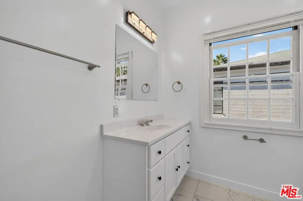 215 S Gale Drive Beverly Hills, CA 90211