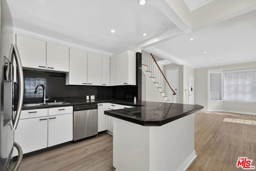 215 S Gale Drive Beverly Hills, CA 90211