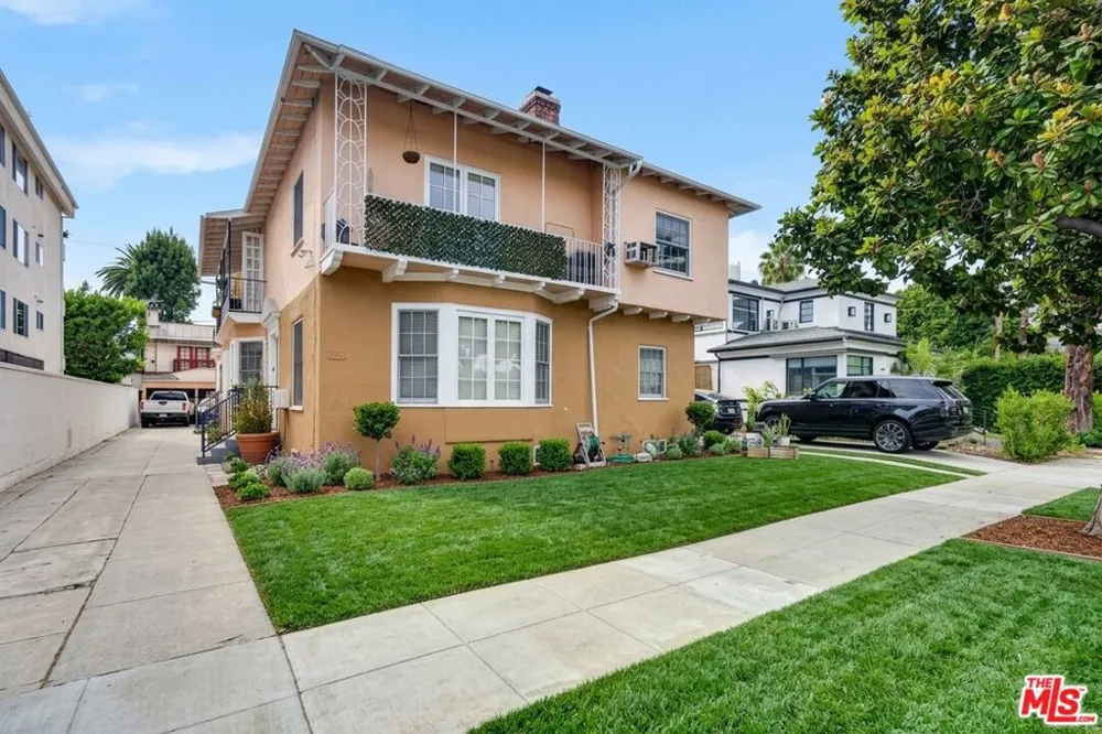 215 S Gale Drive Beverly Hills, CA 90211