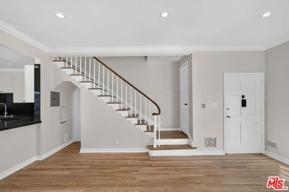 215 S Gale Drive Beverly Hills, CA 90211