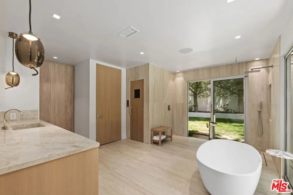 9451 Hidden Valley Place Beverly Hills, CA 90210