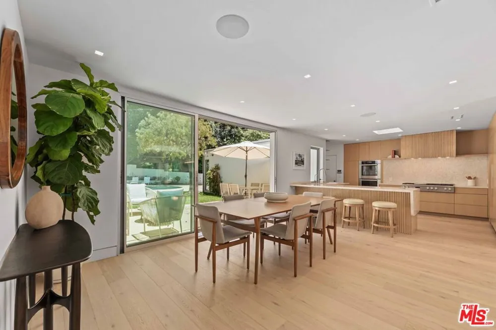 9451 Hidden Valley Place Beverly Hills, CA 90210