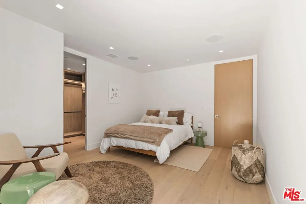 9451 Hidden Valley Place Beverly Hills, CA 90210