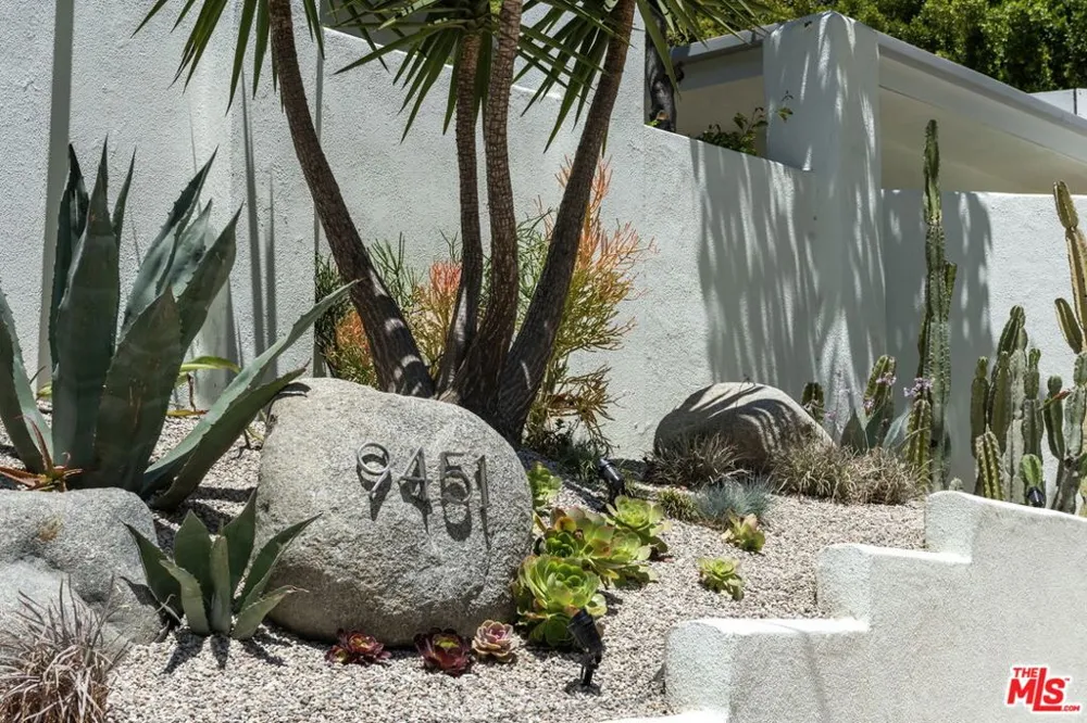 9451 Hidden Valley Place Beverly Hills, CA 90210