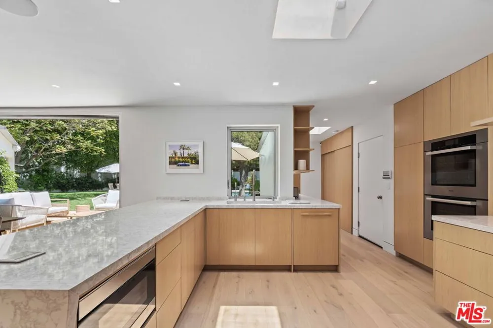 9451 Hidden Valley Place Beverly Hills, CA 90210