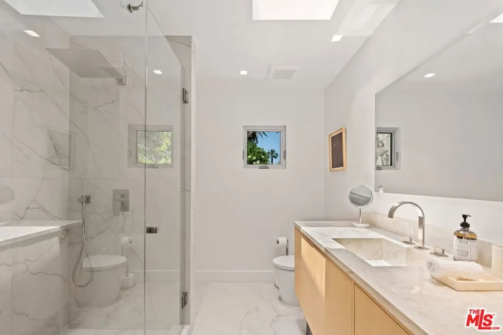 9451 Hidden Valley Place Beverly Hills, CA 90210