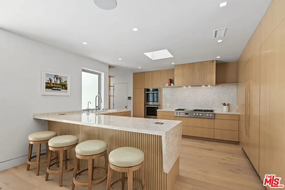 9451 Hidden Valley Place Beverly Hills, CA 90210