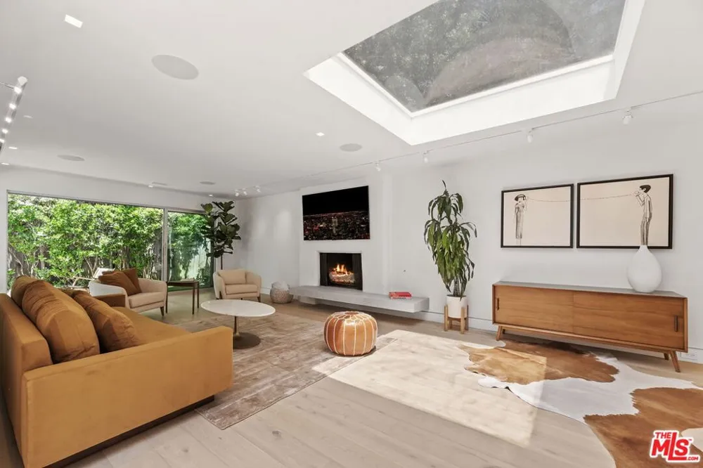9451 Hidden Valley Place Beverly Hills, CA 90210