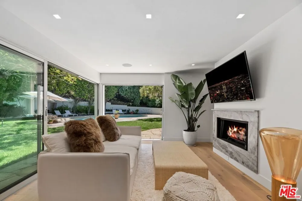9451 Hidden Valley Place Beverly Hills, CA 90210