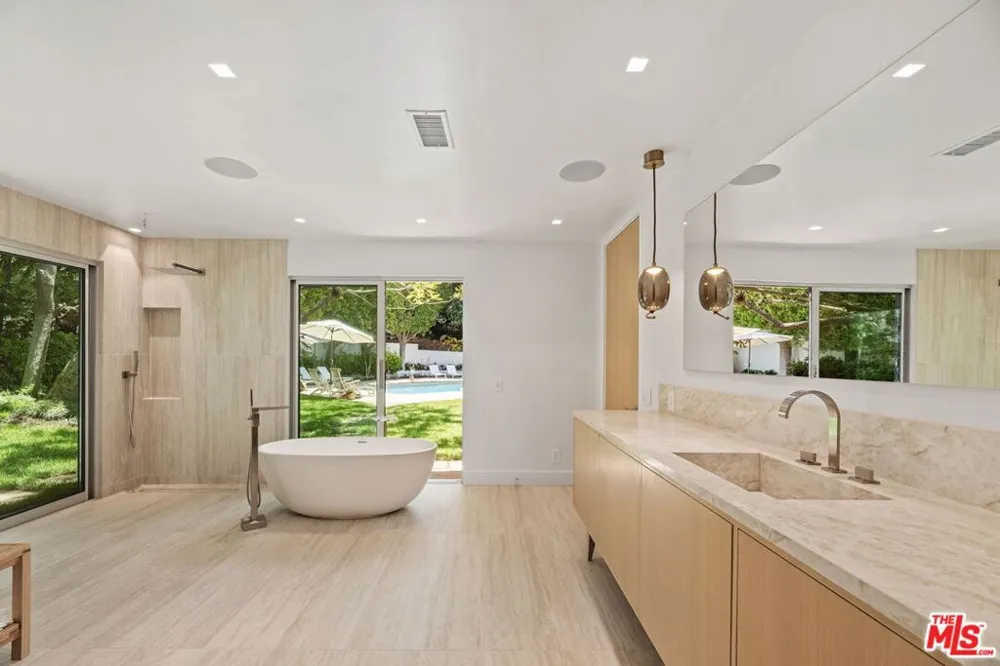 9451 Hidden Valley Place Beverly Hills, CA 90210