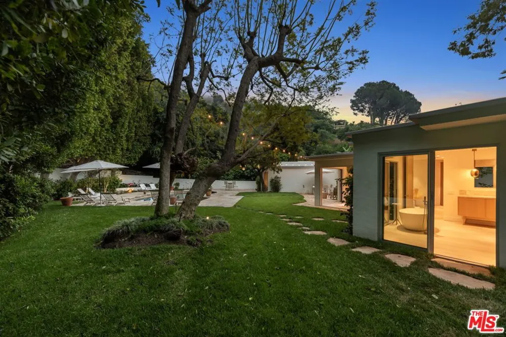 9451 Hidden Valley Place Beverly Hills, CA 90210