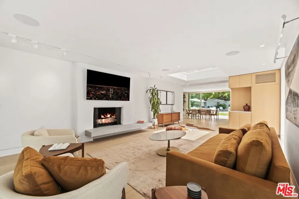 9451 Hidden Valley Place Beverly Hills, CA 90210