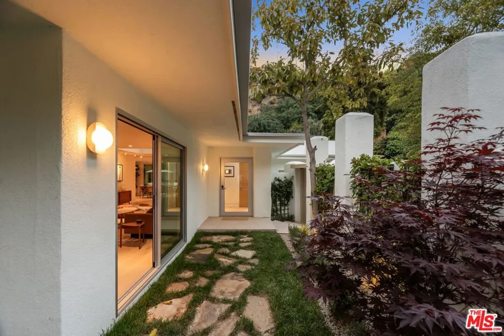 9451 Hidden Valley Place Beverly Hills, CA 90210